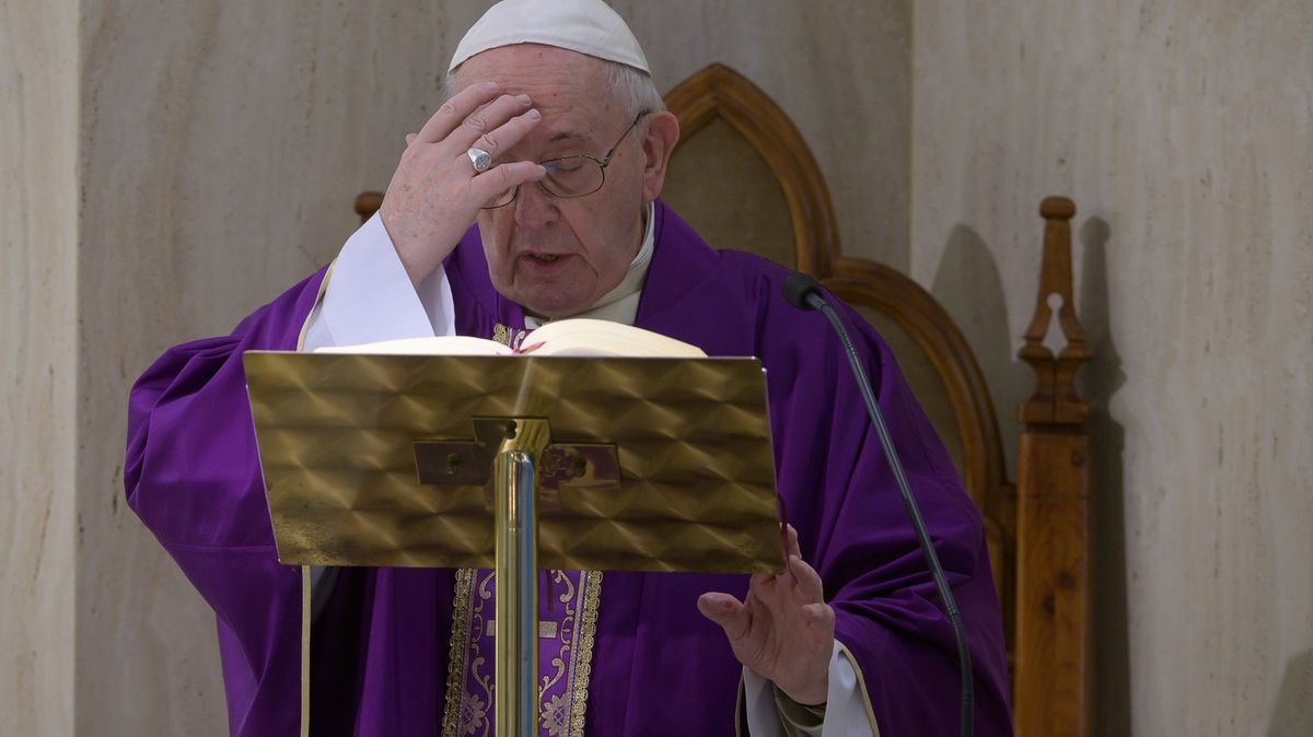 Papež podpořil homosexuály již vloni. Slova byla z rozhovoru vystřižena